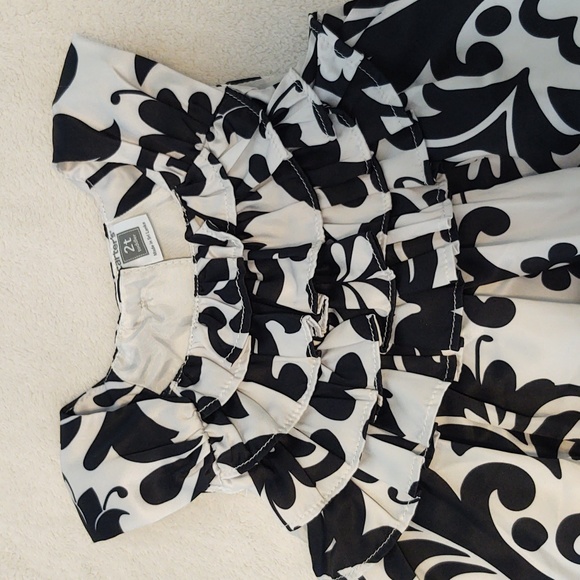 Girls 2T black and white floral print lined sleeveless soft silky dress. - Picture 3 of 7